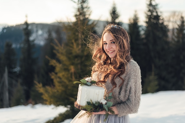 Portret van een vrouw die zich voordeed in de natuur