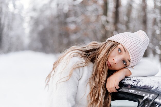 Portret van een vrouw in de winter