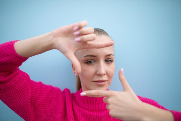 Foto portret van een vrouw in een hand