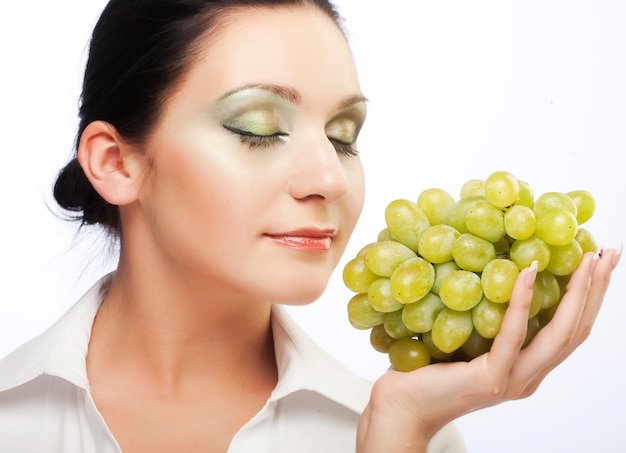 Portret van een vrouw met druiven