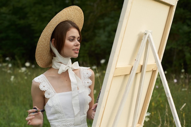 Foto portret van een vrouw met een hoed