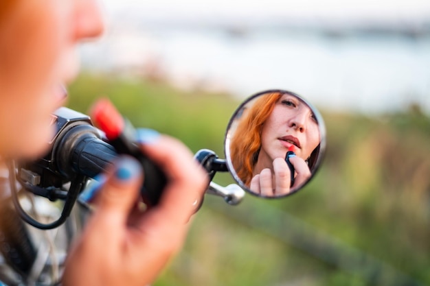 Foto portret van een vrouw met een paraplu