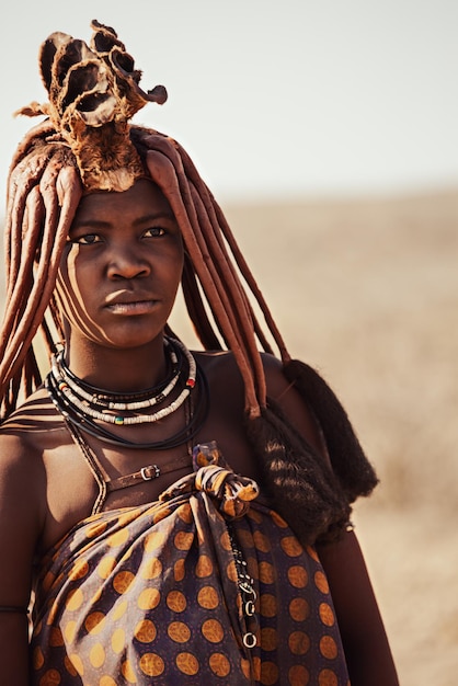 Portret van een vrouw uit de Himba-stam Namibië