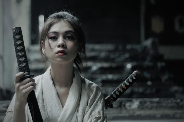 Foto portret van een vrouwelijke samurai