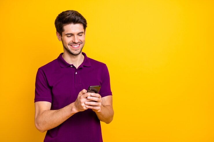 Portret van een zelfverzekerde jonge man