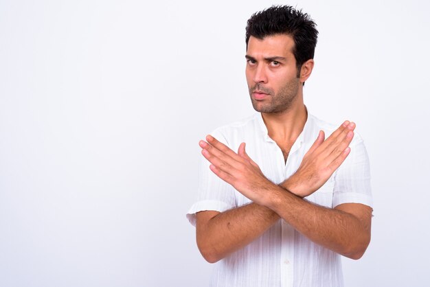 Portret van ernstige Turkse man met stop gebaar met armen
