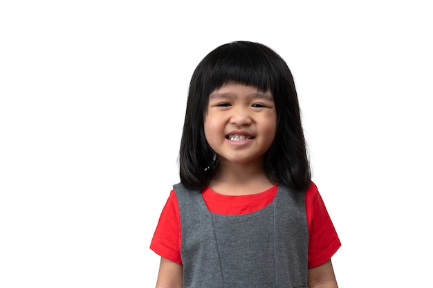 Portret van gelukkig en grappig Aziatisch kindmeisje op witte achtergrond een kind dat camera bekijkt