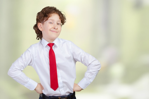 Portret van grappige kleine jongen