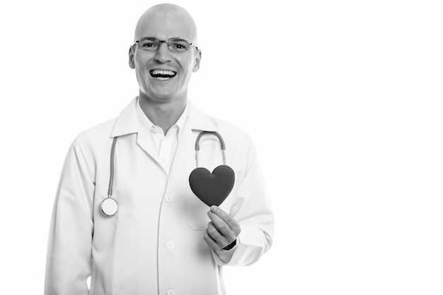 Portret van jonge knappe kale man arts geïsoleerd op wit in zwart-wit