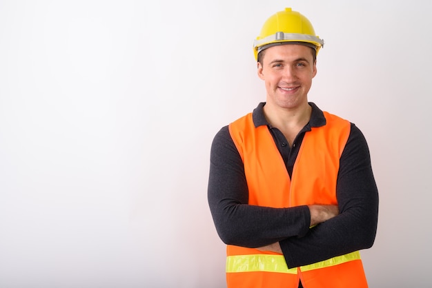 Portret van jonge man bouwvakker permanent