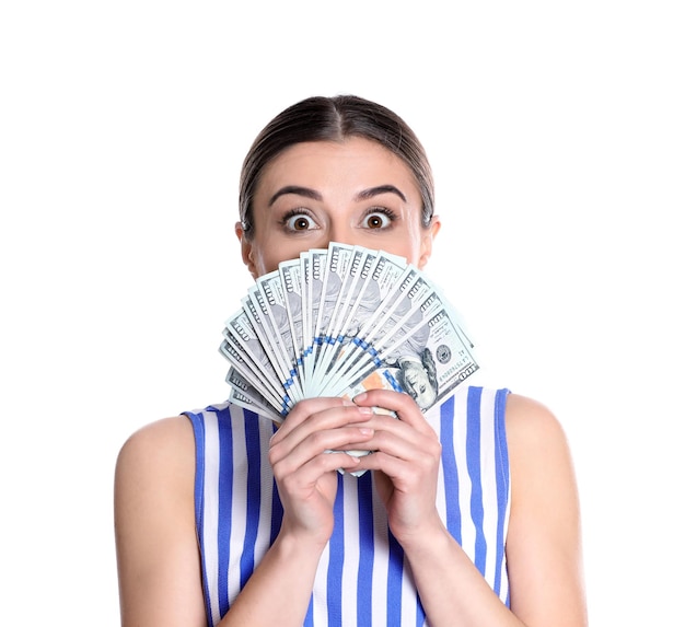Portret van jonge vrouw met geld bankbiljetten op witte achtergrond