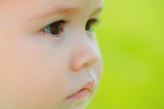 Portret van kleine baby Concept van kinderen macro bijgesneden gezicht close-up Hoofd schieten kinderen portret