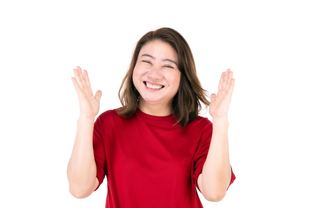 Portret van middelbare leeftijd 40 Aziatische vrouw geïsoleerd op wit, zelfverzekerde rijpe vrouw in een casual kleding met een lachend gezicht
