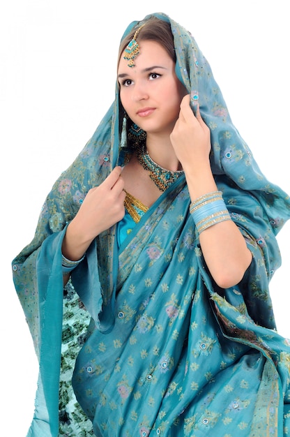 Portret van mooi meisje in Indiase kleding