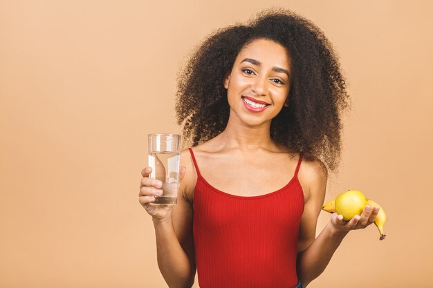 Portret van mooie afrikaanse amerikaanse vrouw