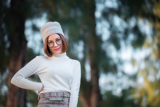 Portret van mooie aziatische vrouwjong meisje winter portretthailand mensen