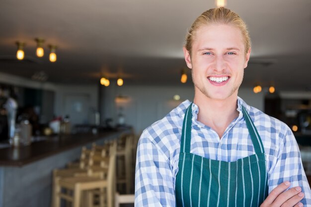 Foto portret van ober glimlachen