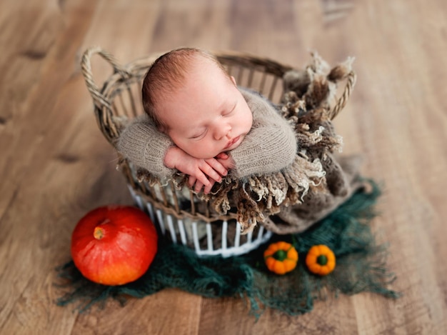 Portret van pasgeboren babyjongen