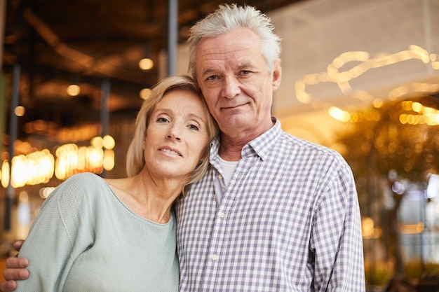 Portret van senior man met mooie vrouw