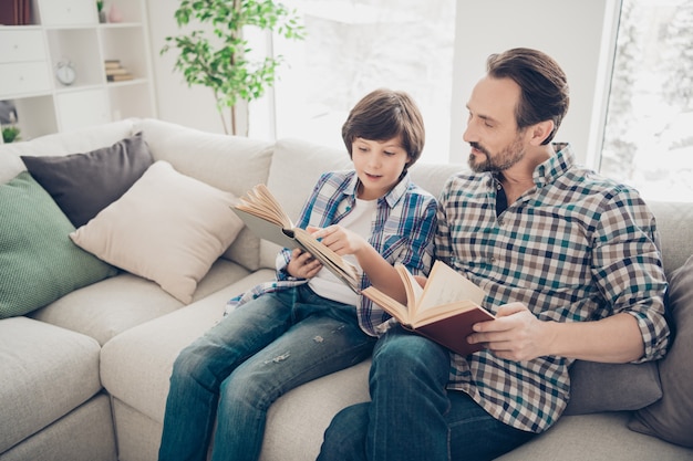 Portret van vader en zoon samen tijd doorbrengen