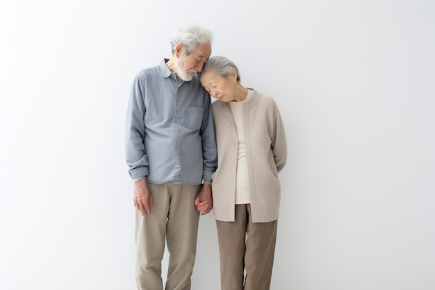 Portret van verdrietig bejaard echtpaar