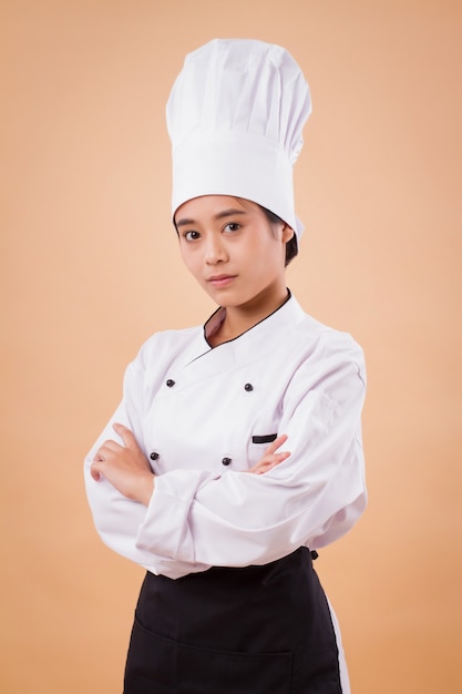 portret van vertrouwen jonge vrouw chef-kok