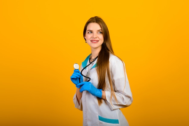 Portret van vrouw arts met een stethoscoop