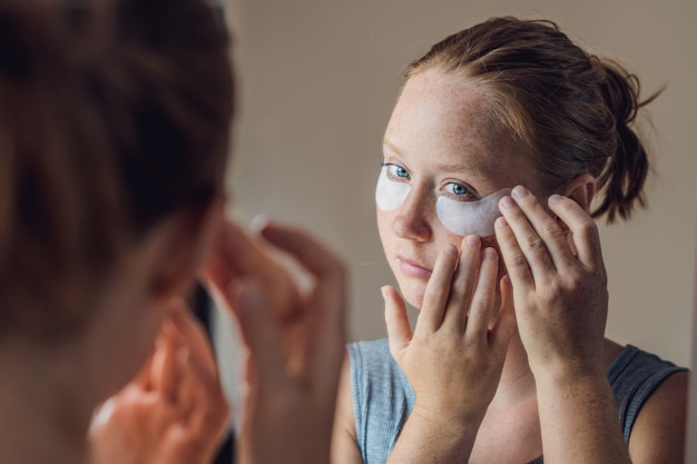 Portret van vrouw die ooglapjes draagt