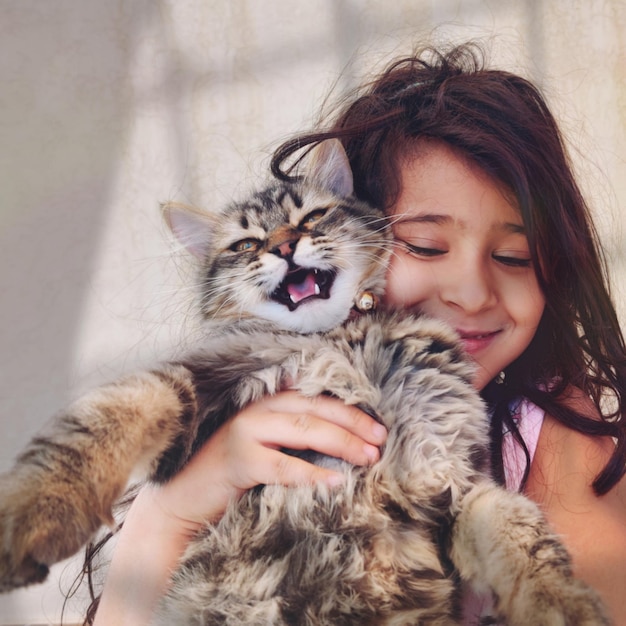 Foto portret van vrouw met kat