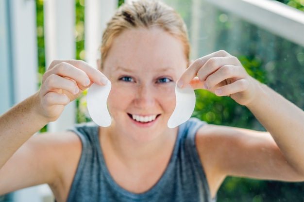 Portret van vrouw met ooglapjes