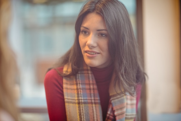 Portret van vrouw praten