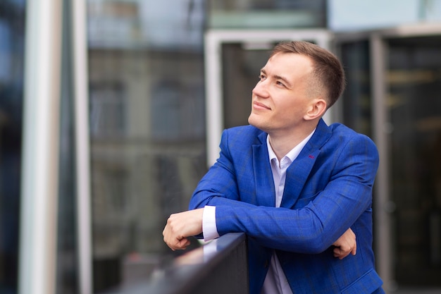 Portret van zekere succesvolle zakenman