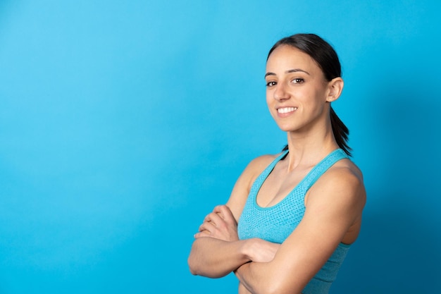 Portret van zelfverzekerde Spaanse sportvrouw