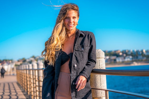 portret vrouw aan zee