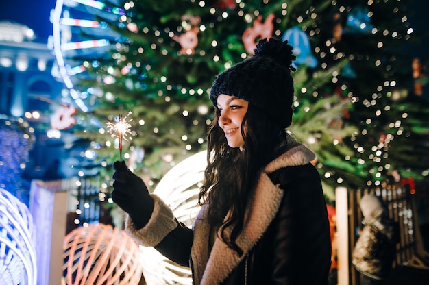 Portret vrouw bij christmas fairy