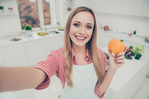 Portret vrouw koken