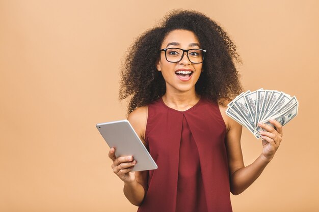 Portret vrouw met bankbiljetten