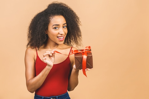 portret vrouw met cadeau