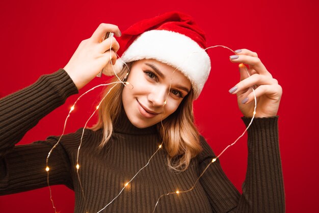 Foto portret vrouw met kerstmuts