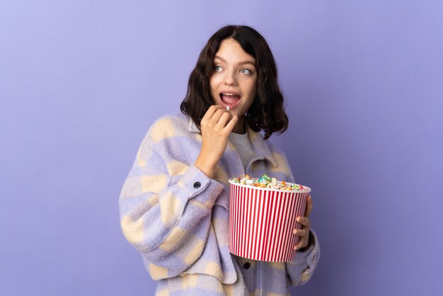 portret vrouw met popcorn