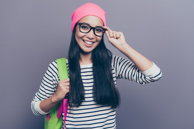 portret vrouwelijke student met rugzak