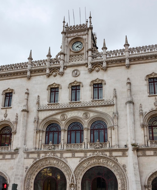 Photo portugal lisbon the neomanueline facade of the rossio railway staion