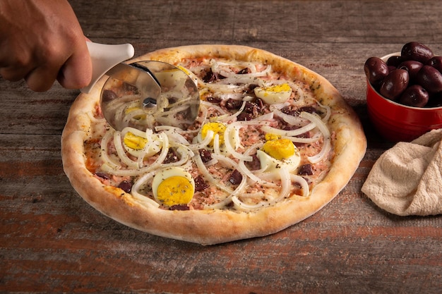 포르투기저 피자 슬라이스 절단 피자 포르투게사는 브라질 피자입니다.