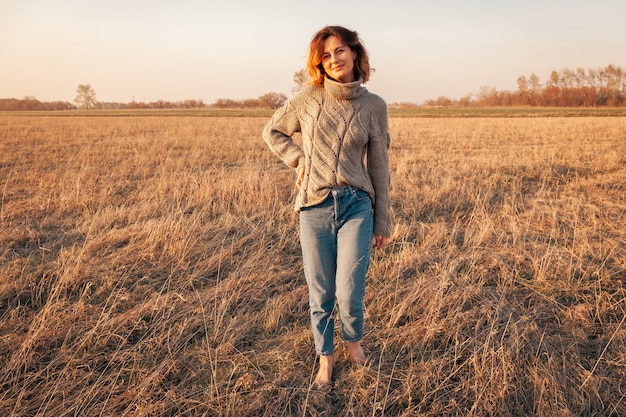 In posa donna in natura