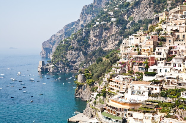 Positano is een dorp en gemeente aan de kust van Amalfi (Costiera Amalfitana), in Campania, Italië.