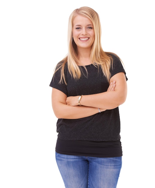 Positiviteit komt van nature voor haar Portret van een zelfverzekerde vrouw die poseert in de studio