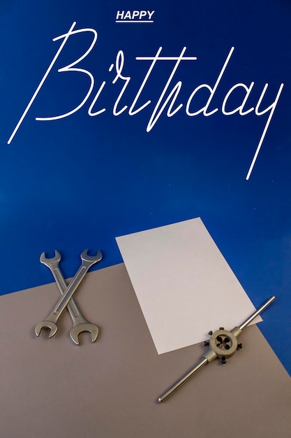 Интернет-баннер с поздравлением на день рождения с надписью "Счастливого дня рождения"