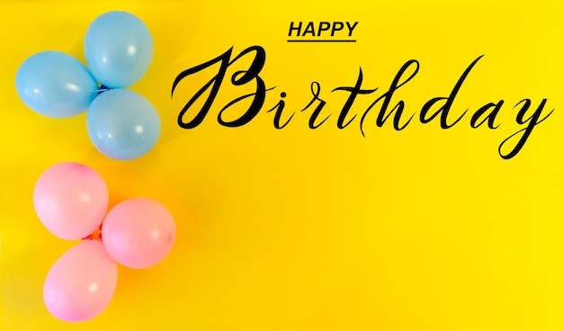 Foto cartolina internet banner piatto con un saluto di compleanno con l'iscrizione buon compleanno