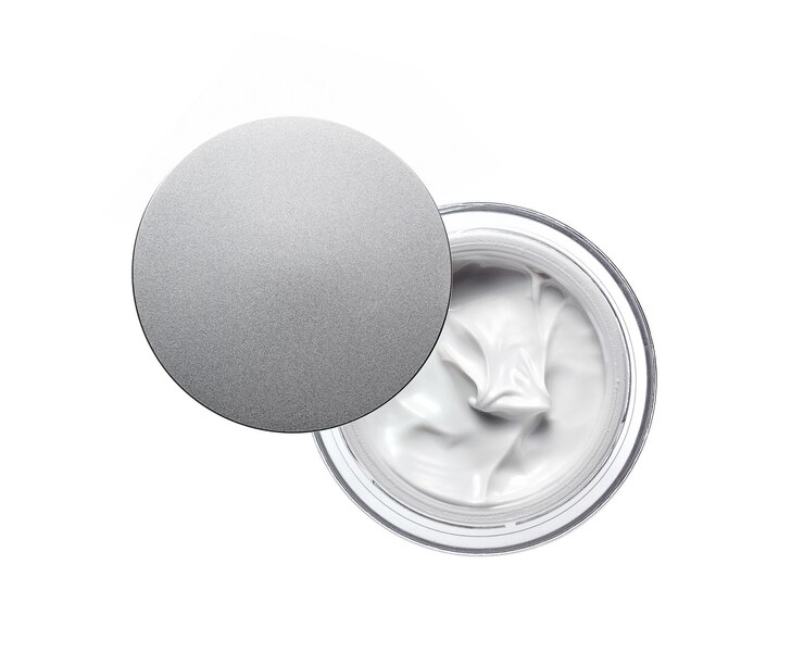 Pot cosmetische crème geïsoleerd op wit