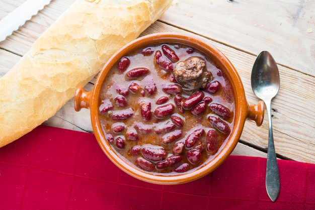 Alimento di potage tipico in la rioja (spagnolo)